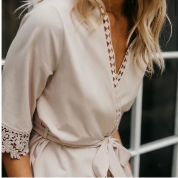 Le Rose Valerie Jersey Midi Robe in Champagne Blush - Picture 2 of 7